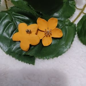 Flower 🌼 bomb earrings